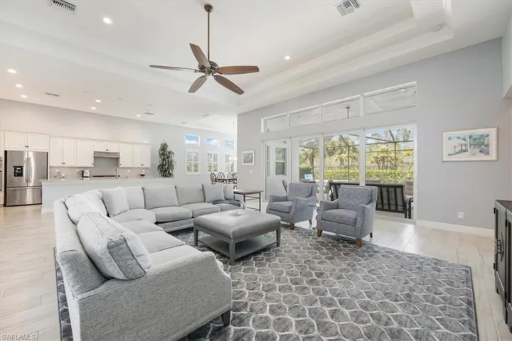 8939  Redonda  DR, Naples, FL 34114