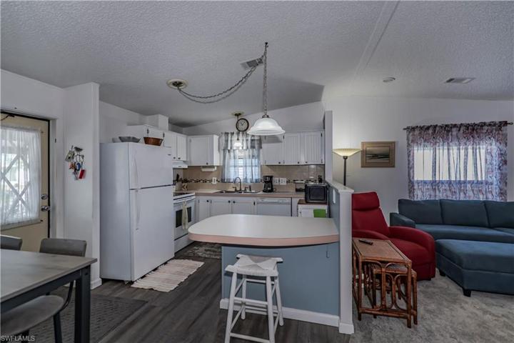 Dining kitchen area transition to living area