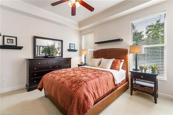 Nicely sized 2nd bedroom with tray ceiling.Lots of natural light!