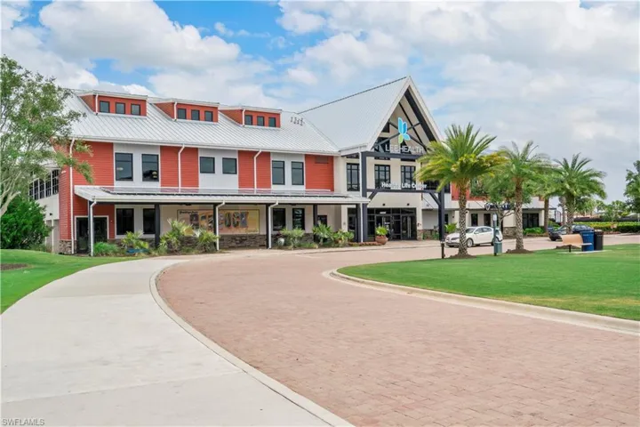 Townhome / multi-family property featuring a front lawn