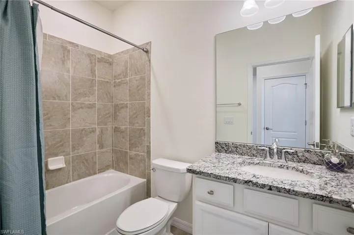 Full bathroom featuring vanity, toilet, and shower / bath combo