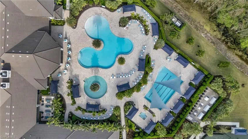 Birds eye view of property