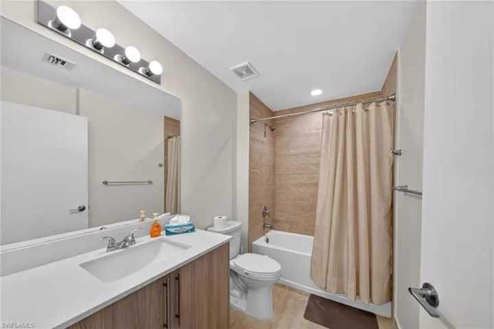 15901 Royal Pointe Ln 405, Fort Myers, Florida 33908