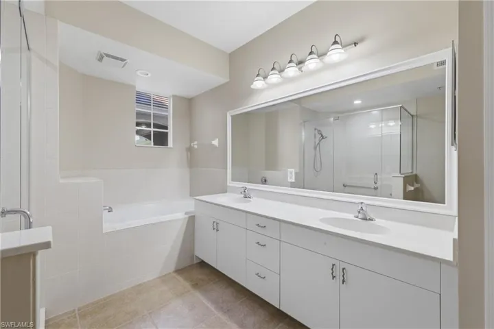 Plenty of room for 2 to get beautiful