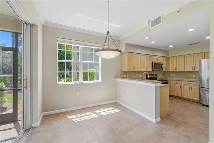 Light & Bright Dining area