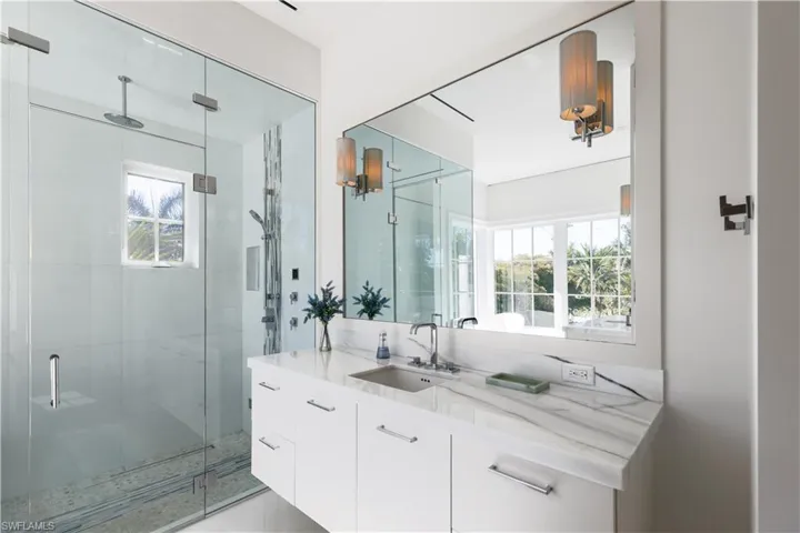 912  9th S AVE, Naples, FL 34102