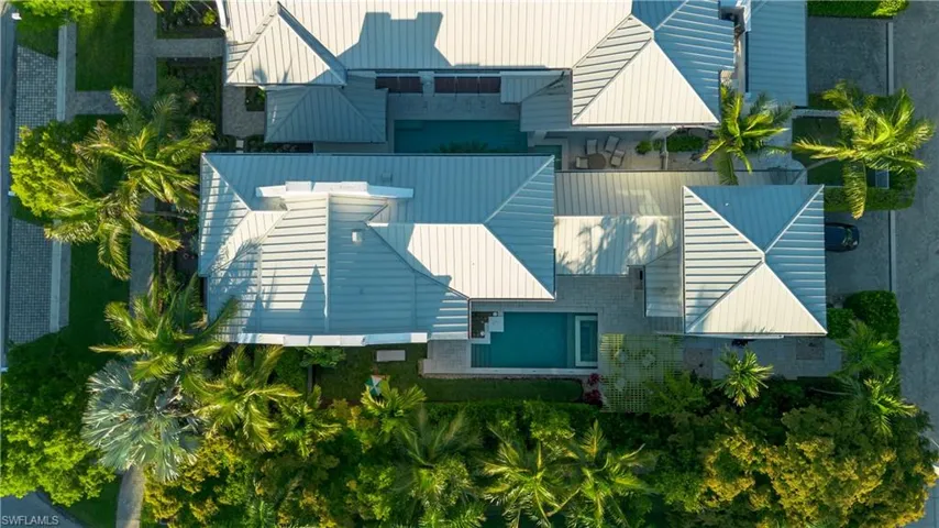 912  9th S AVE, Naples, FL 34102