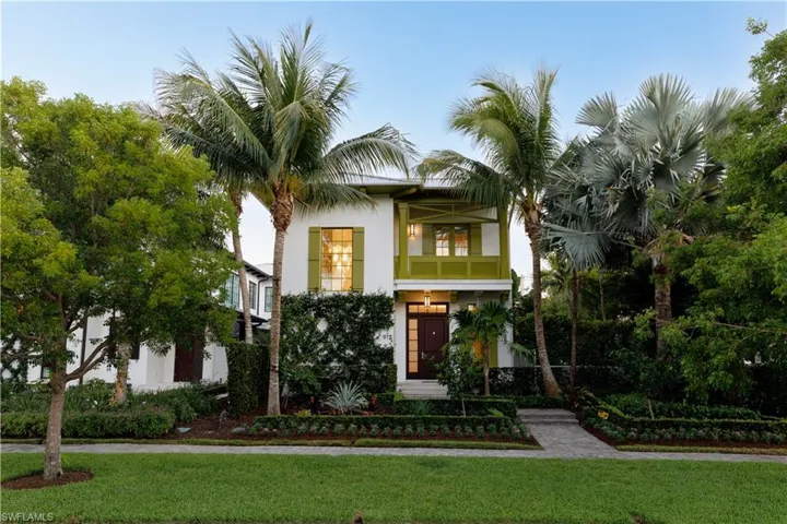 912  9th S AVE, Naples, FL 34102