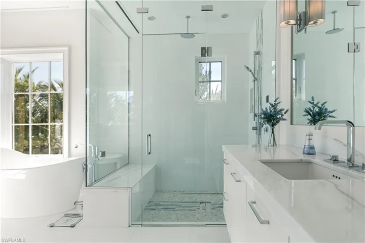 912  9th S AVE, Naples, FL 34102