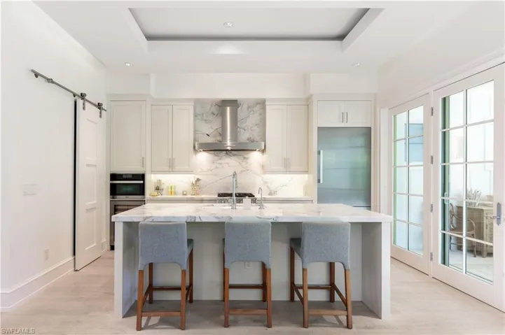 912  9th S AVE, Naples, FL 34102