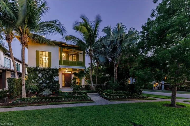912  9th S AVE, Naples, FL 34102
