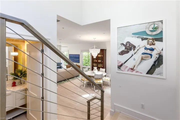 912  9th S AVE, Naples, FL 34102