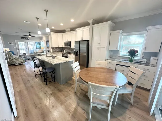Breakfast bar