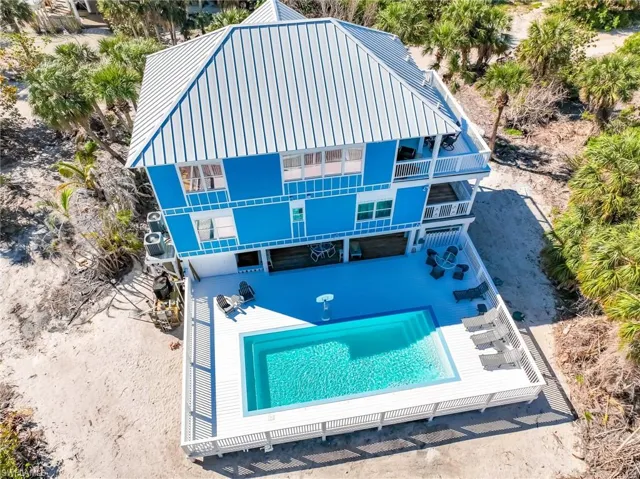 Birds eye view of property