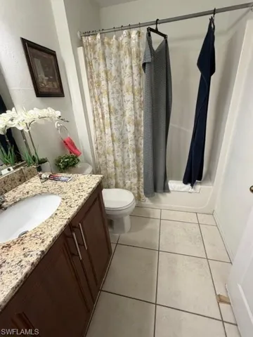 UNIT C BATHROOM