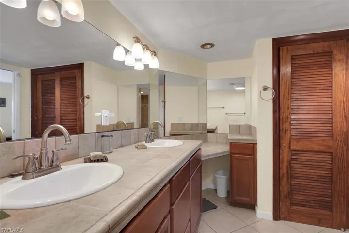 1400 Blue Point Ave 208, Naples, Florida 34102