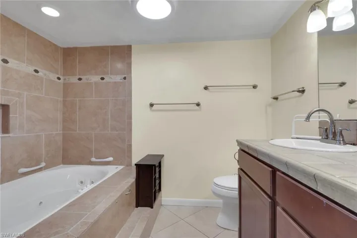 1400 Blue Point Ave 208, Naples, Florida 34102