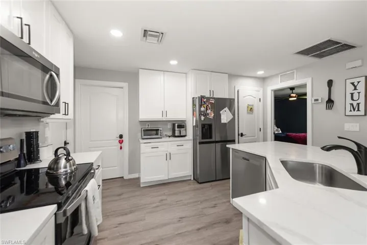2049 Ne 25th St, Cape Coral, Florida 33909