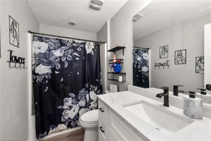 2049 Ne 25th St, Cape Coral, Florida 33909