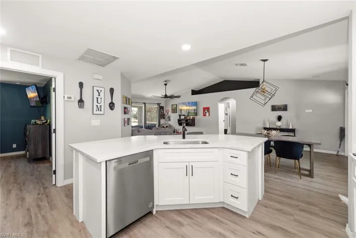 2049 Ne 25th St, Cape Coral, Florida 33909