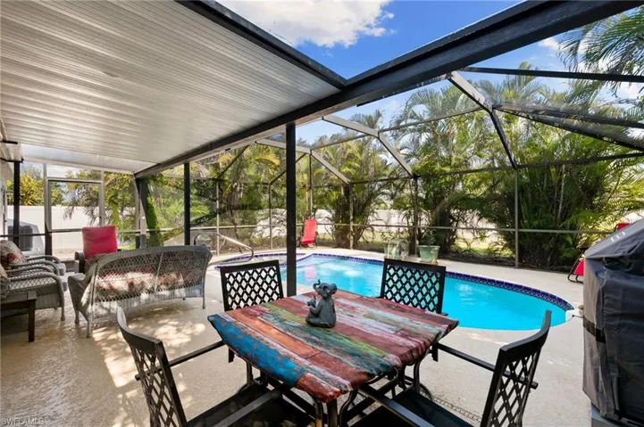 704  Meyer  DR, Naples, FL 34120