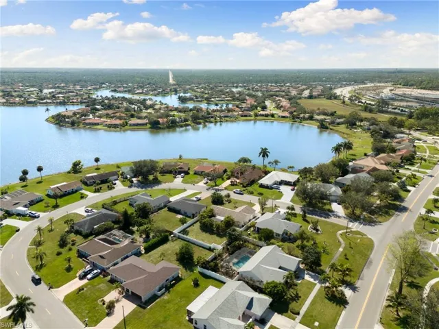704  Meyer  DR, Naples, FL 34120