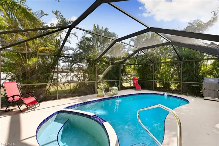 704  Meyer  DR, Naples, FL 34120