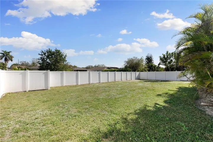 704  Meyer  DR, Naples, FL 34120