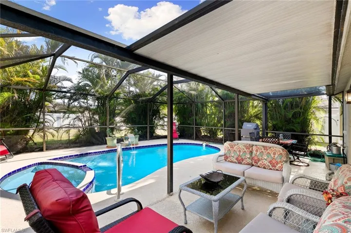 704  Meyer  DR, Naples, FL 34120