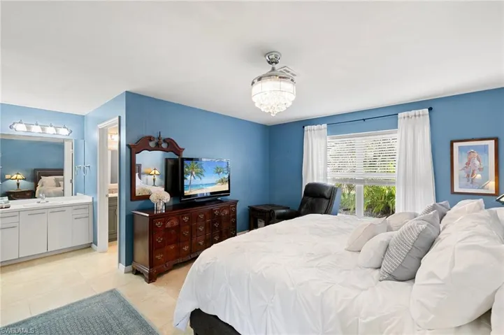 704  Meyer  DR, Naples, FL 34120