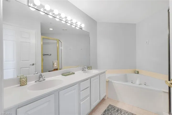 2140  Arielle  DR, Naples, FL 34109