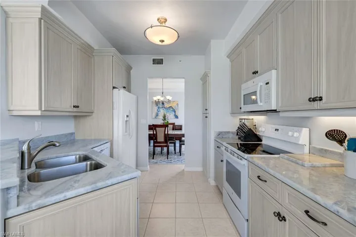 2140  Arielle  DR, Naples, FL 34109