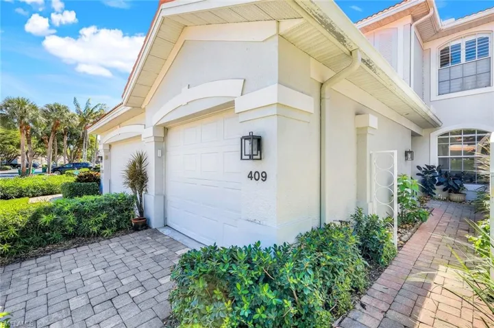 2140  Arielle  DR, Naples, FL 34109