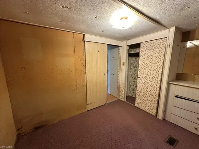 Unfurnished bedroom