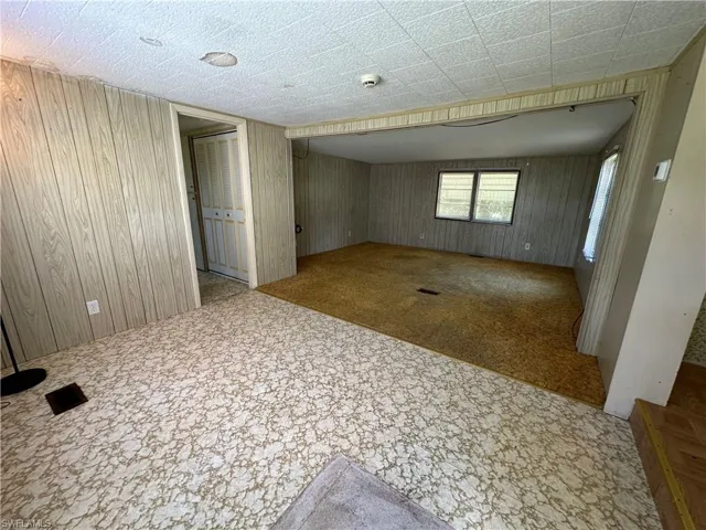 8395  Sevigny  DR, North Fort Myers, FL 33917
