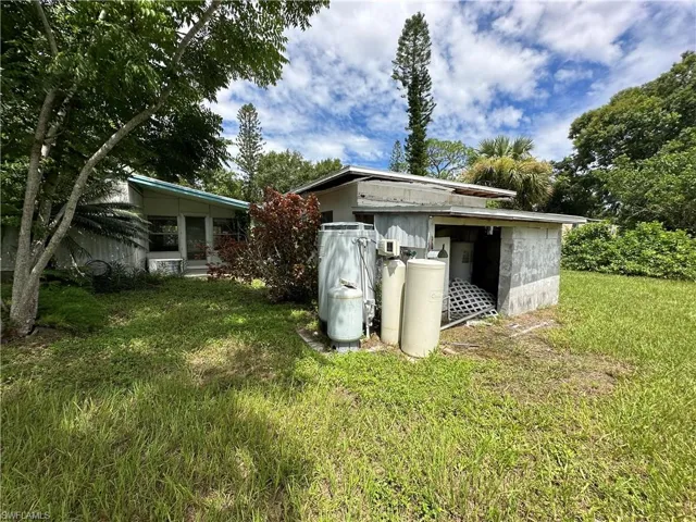 8395  Sevigny  DR, North Fort Myers, FL 33917