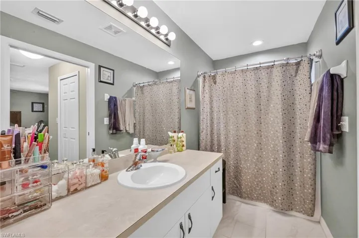 2205 Ne 1st Pl, Cape Coral, Florida 33909