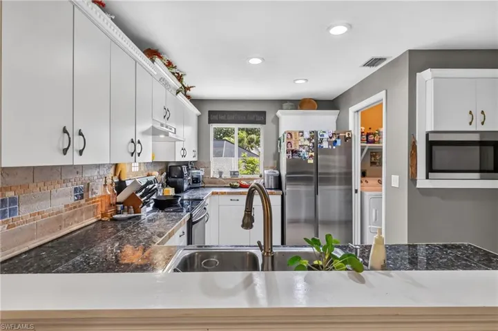 2205 Ne 1st Pl, Cape Coral, Florida 33909