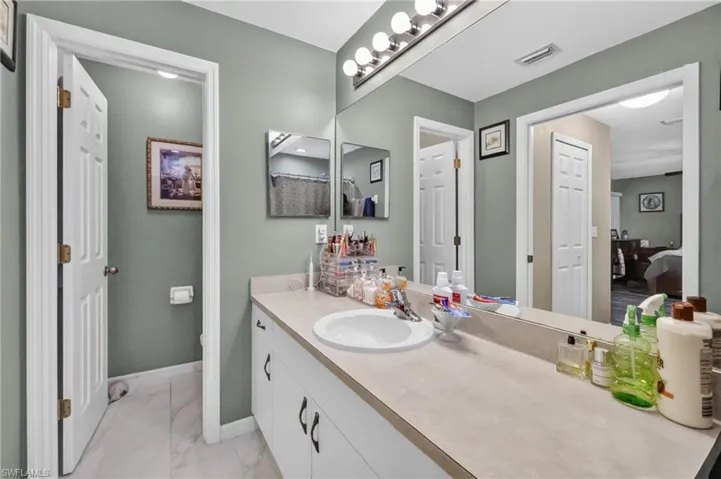2205 Ne 1st Pl, Cape Coral, Florida 33909