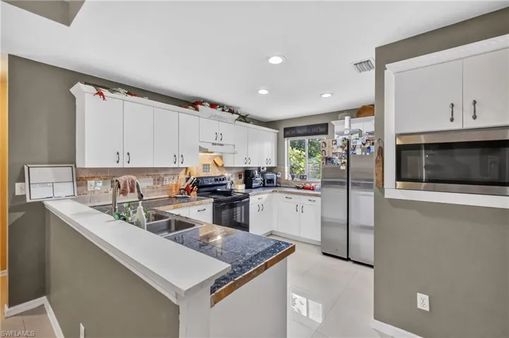 2205 Ne 1st Pl, Cape Coral, Florida 33909