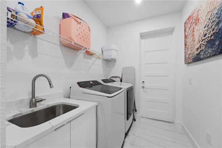 2530 SW 4th  PL, Cape Coral, FL 33914