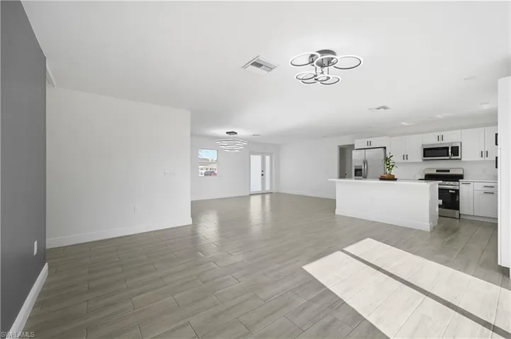 Unfurnished living room