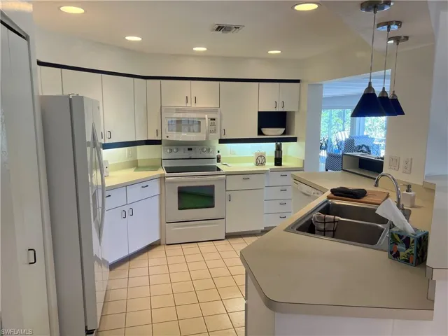 675  Wedge  DR, Naples, FL 34103