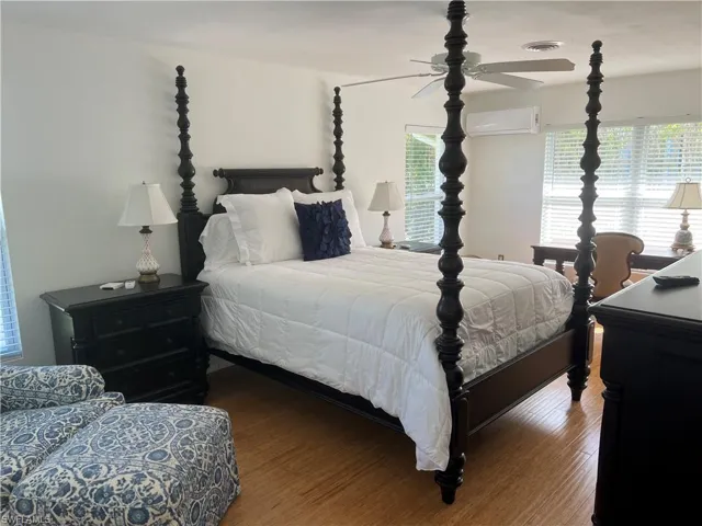 675  Wedge  DR, Naples, FL 34103