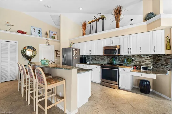 Kitchen featuring a breakfast bar