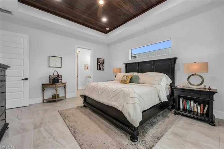Master Bedroom Ensuite - View 2