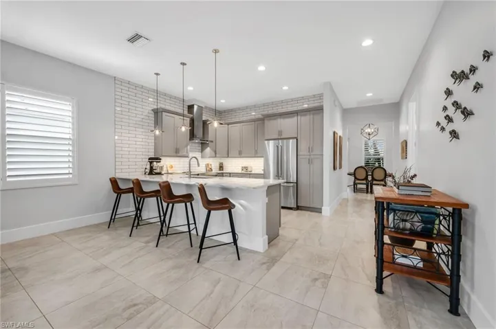 Breakfast Bar & Kitchen - View 3