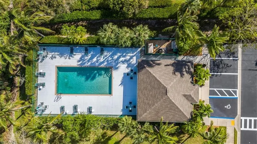 6168  Mandalay  CIR, Naples, FL 34112