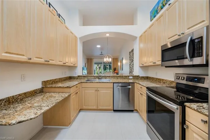 6168  Mandalay  CIR, Naples, FL 34112