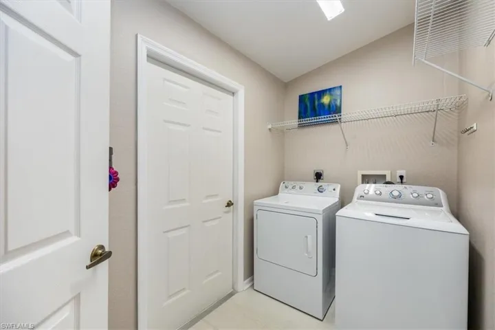 6168  Mandalay  CIR, Naples, FL 34112